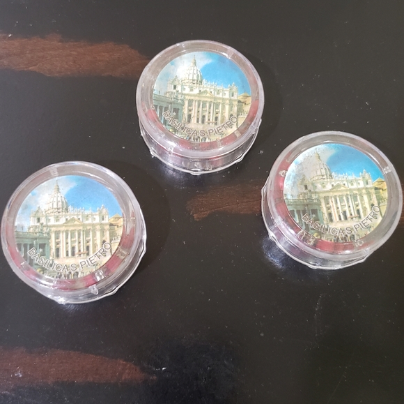 Rose 🌹 Petal Vatican Souvenir Rosaries - Picture 2 of 5